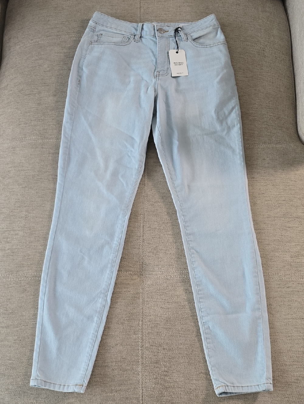 Forever21 Light Wash Mid-rise Skinny Jeans - Pale Blue Sz L